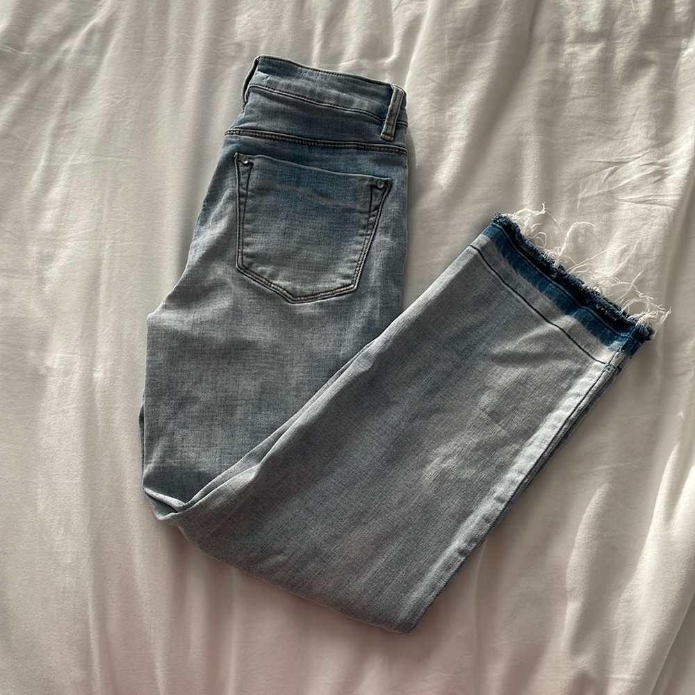A LOVES A straight leg jeans !